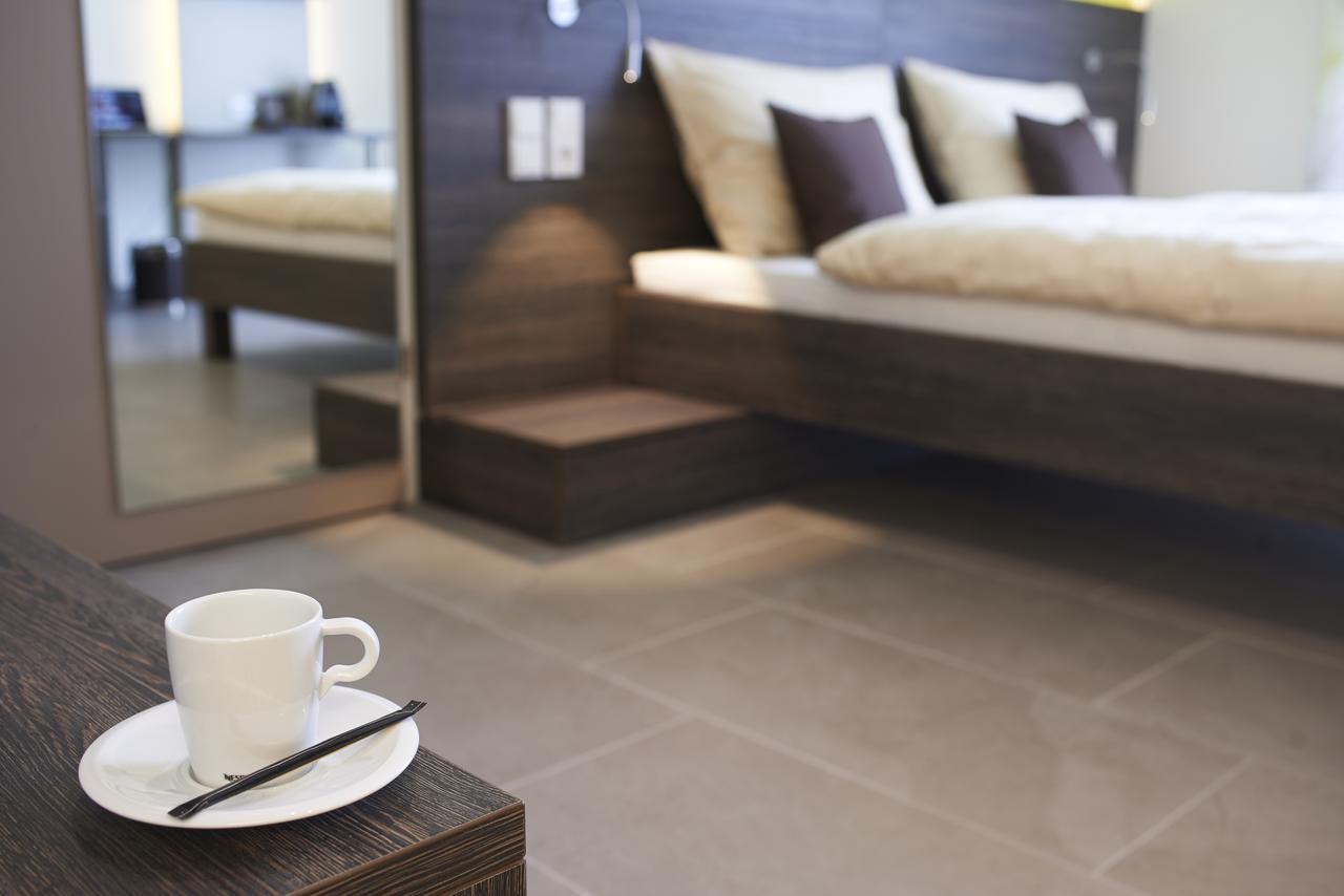Eee Hotel Траун Экстерьер фото