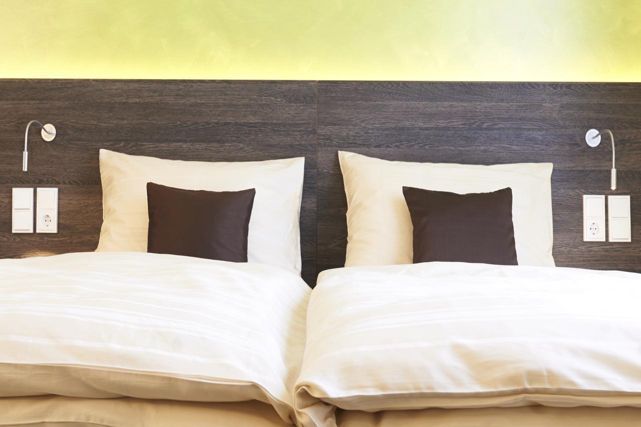 Eee Hotel Траун Экстерьер фото
