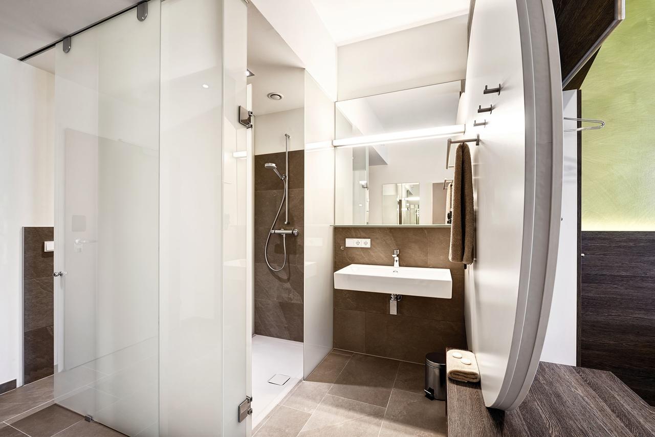 Eee Hotel Траун Экстерьер фото