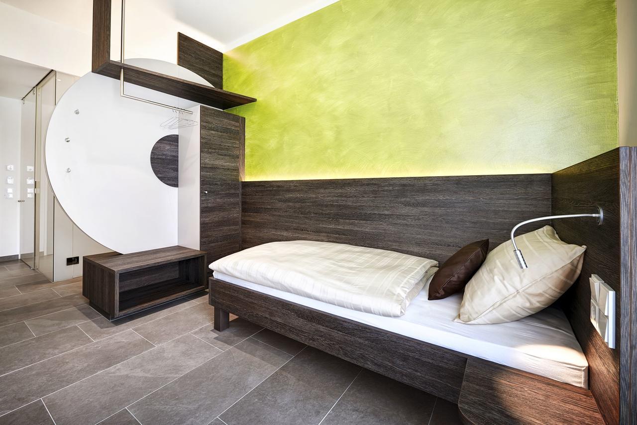 Eee Hotel Траун Экстерьер фото
