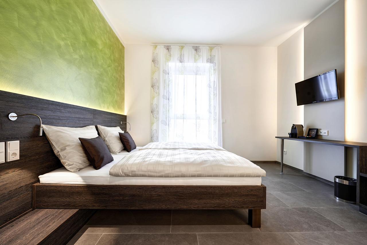 Eee Hotel Траун Экстерьер фото