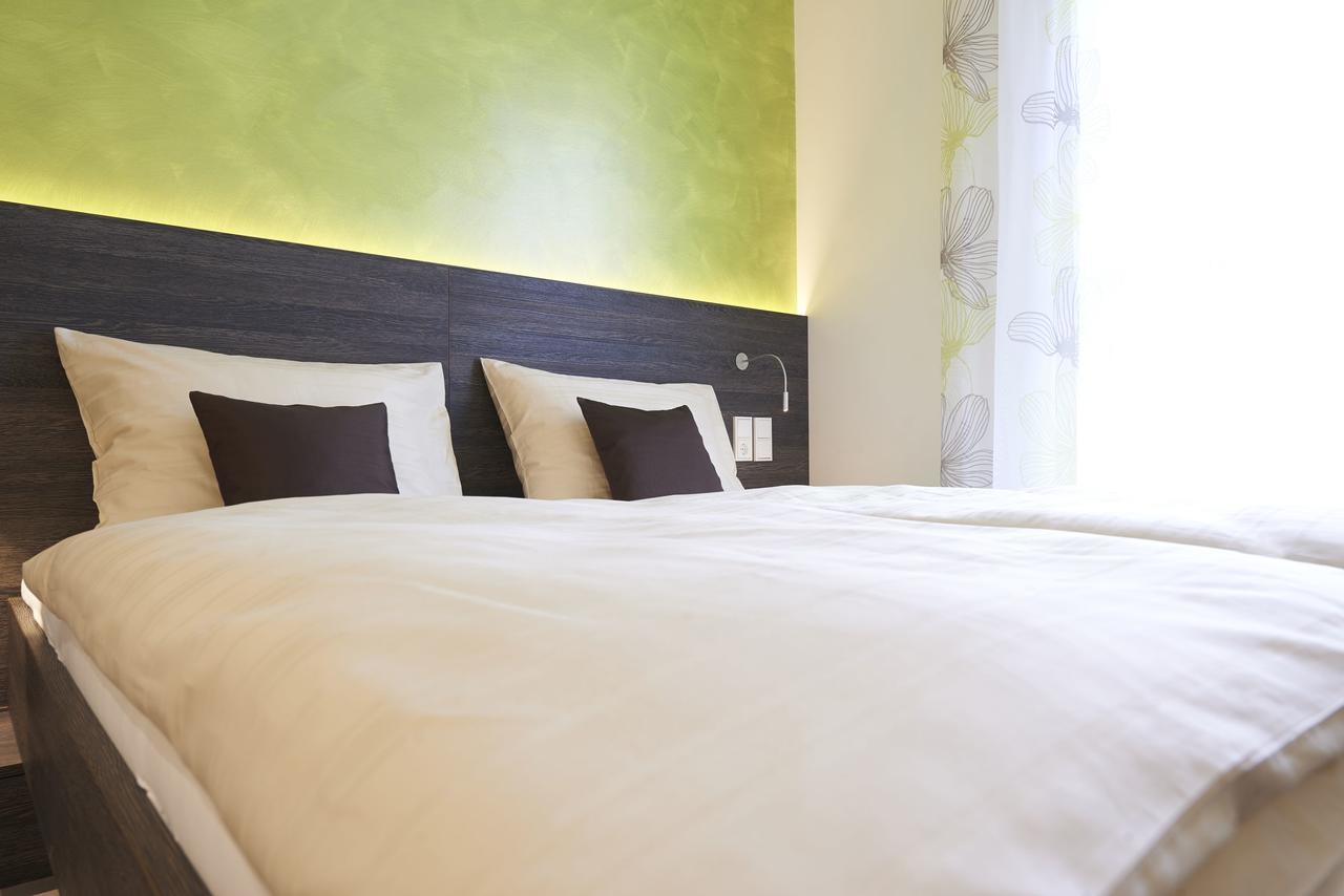 Eee Hotel Траун Экстерьер фото