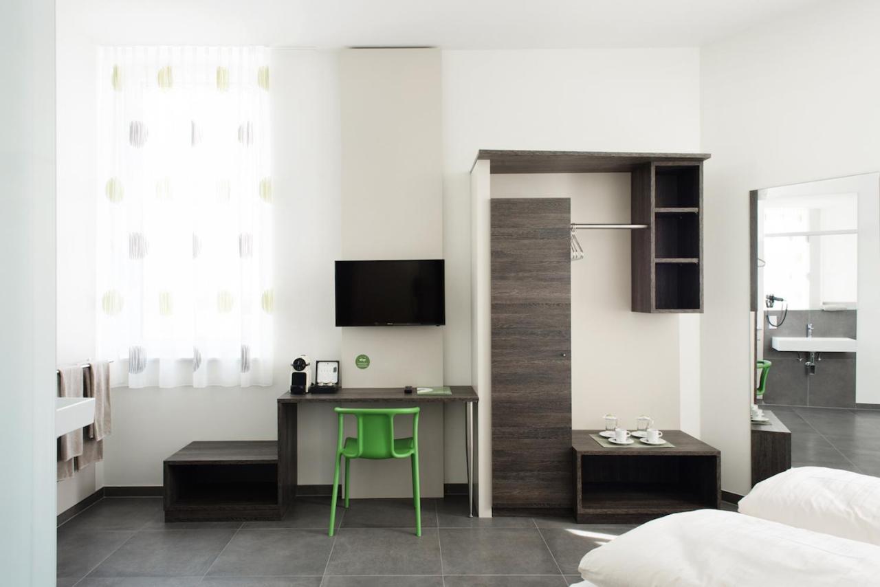 Eee Hotel Траун Экстерьер фото