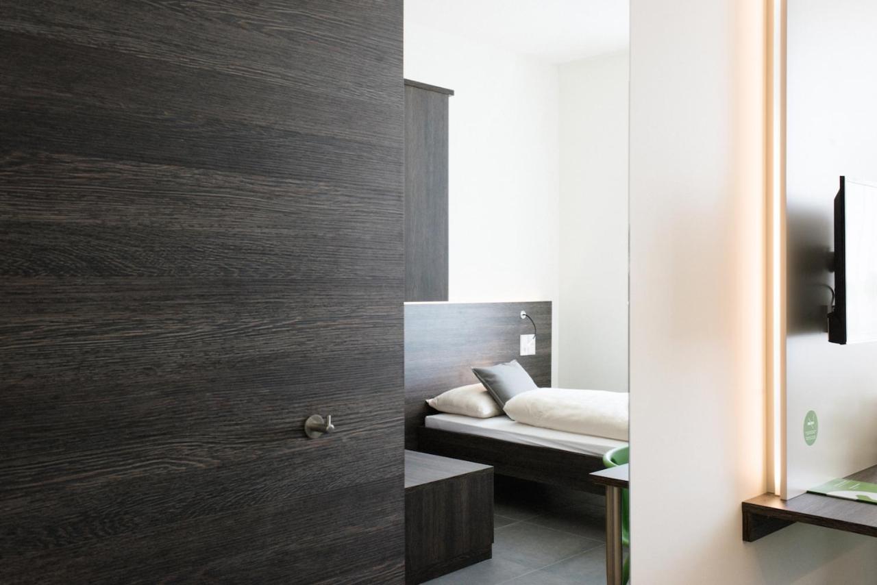Eee Hotel Траун Экстерьер фото