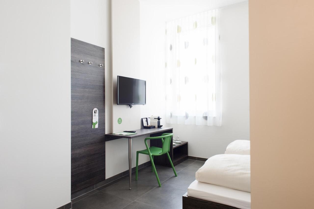 Eee Hotel Траун Экстерьер фото