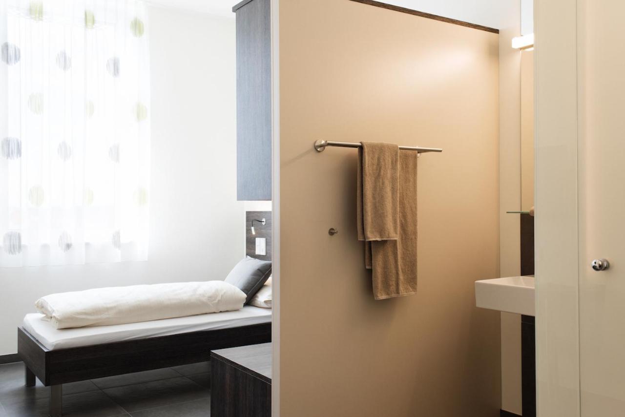 Eee Hotel Траун Экстерьер фото