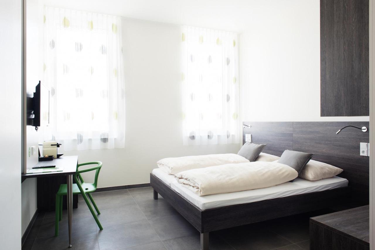 Eee Hotel Траун Экстерьер фото