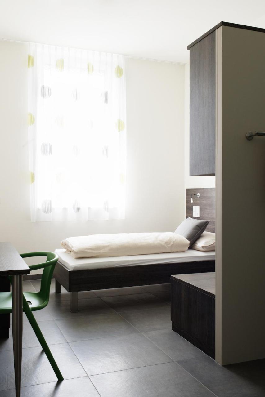Eee Hotel Траун Экстерьер фото