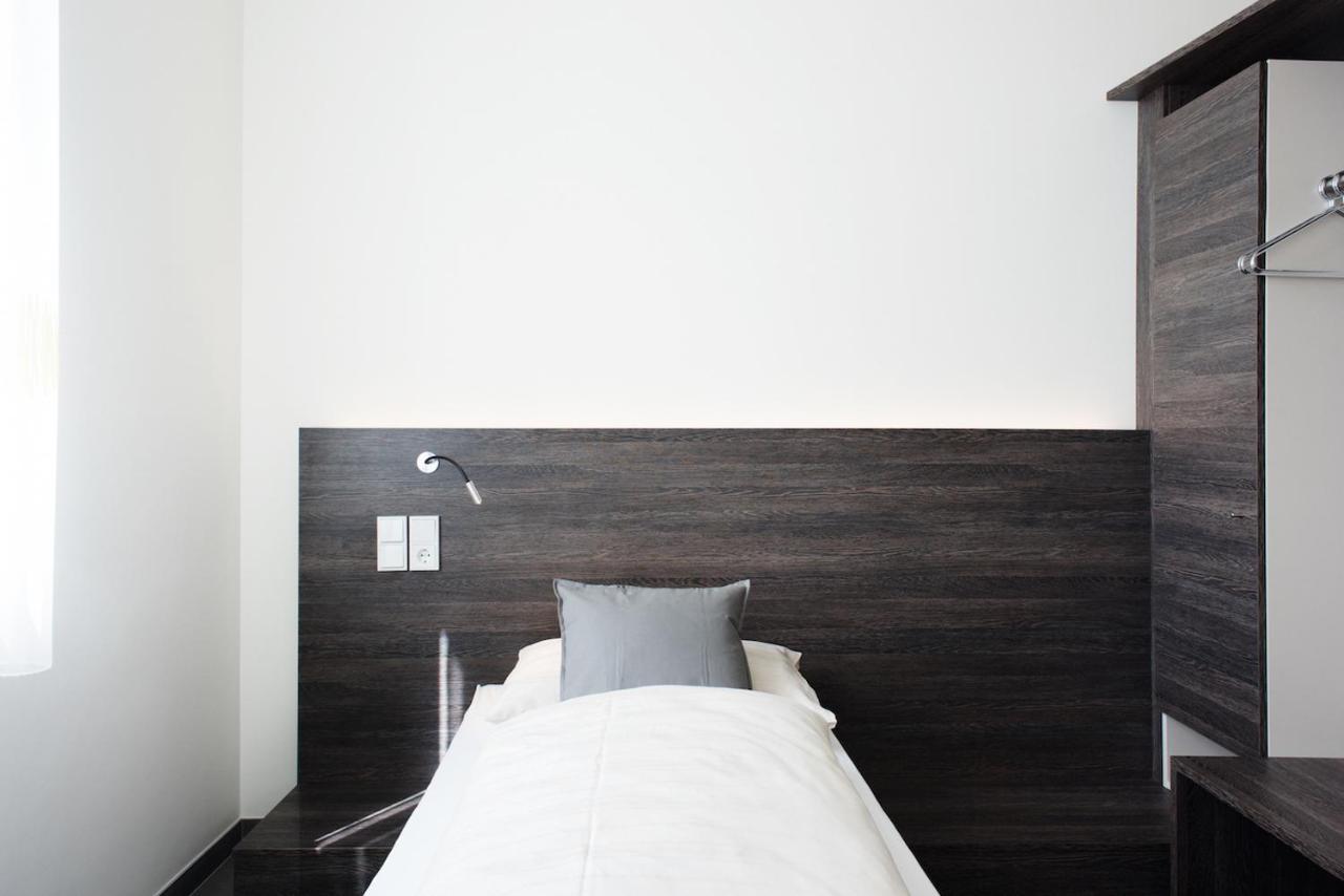 Eee Hotel Траун Экстерьер фото