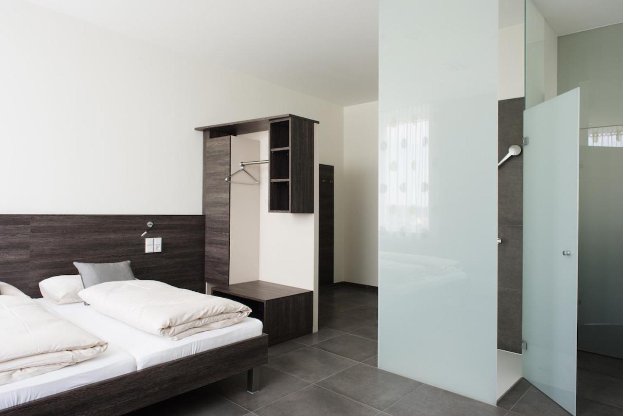 Eee Hotel Траун Экстерьер фото